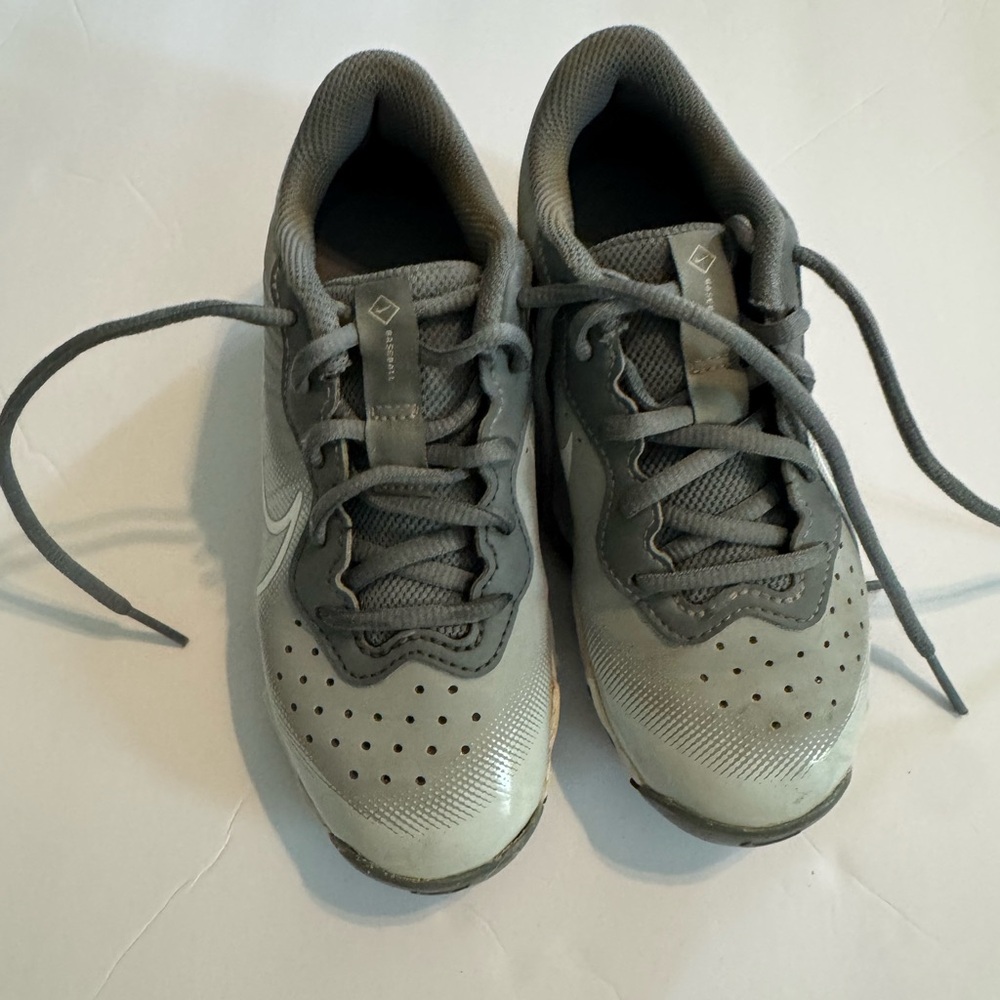 Nike Kids Baseball Cleats in Gray